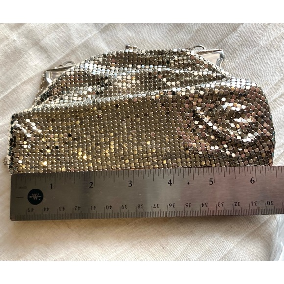Vintage Whiting & Davis Silvertone Metal Mesh Mini Evening Bag Clutch Wristlet - Picture 15 of 17
